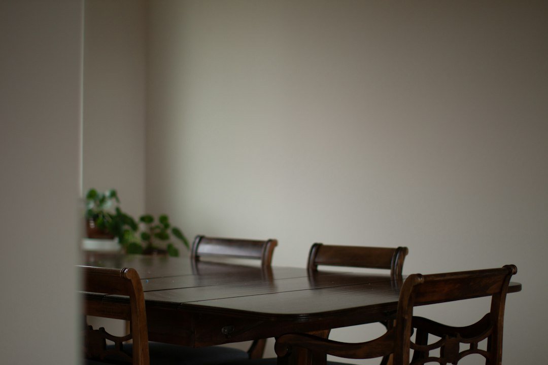Smyrna Dining Furniture Packing: Table Leaves & Chairs 1 Dining table and matching chairs in a furnished dining room