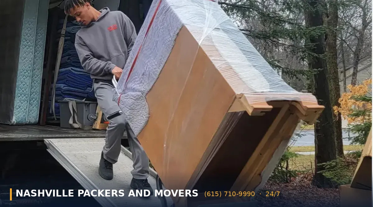 Apartment Movers Nashville TN | Apartment Moving Help 2 Crew loading an apartment move in Nashville