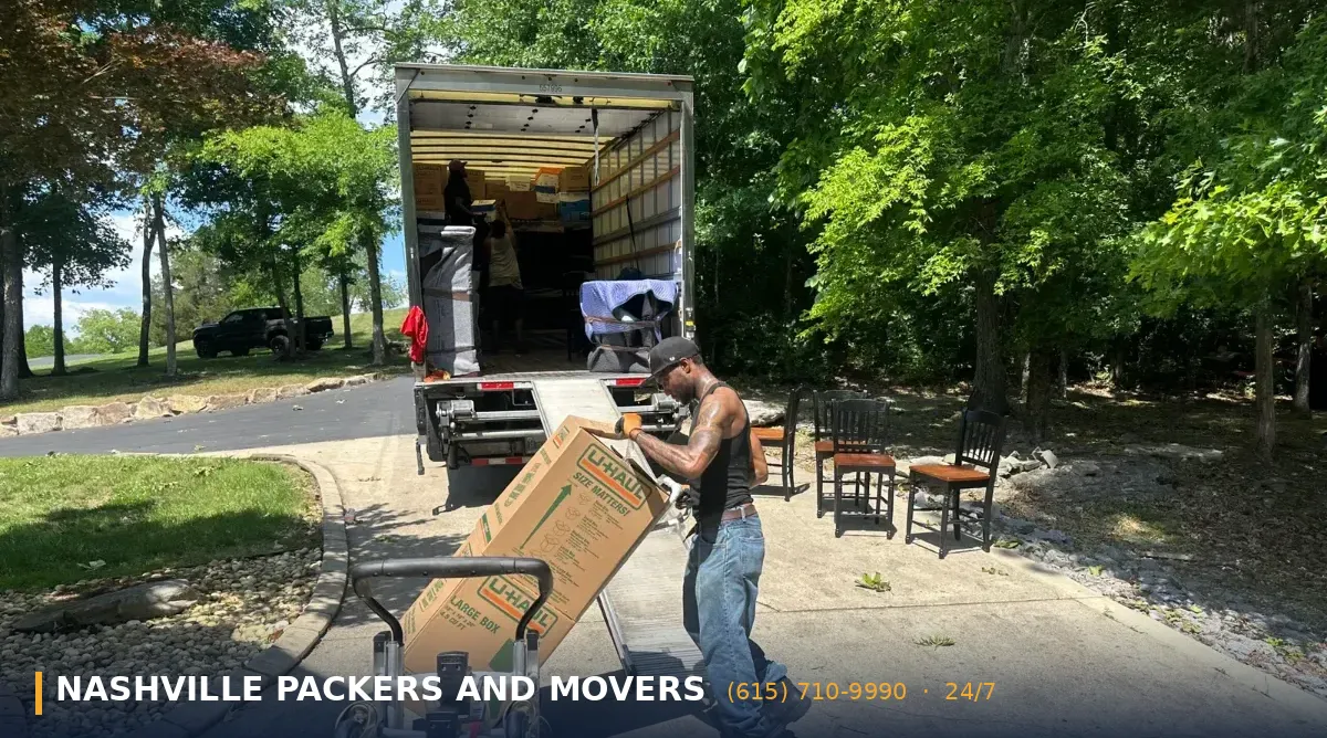 Apartment Movers Nashville TN | Apartment Moving Help 3 Furniture handling at an apartment building
